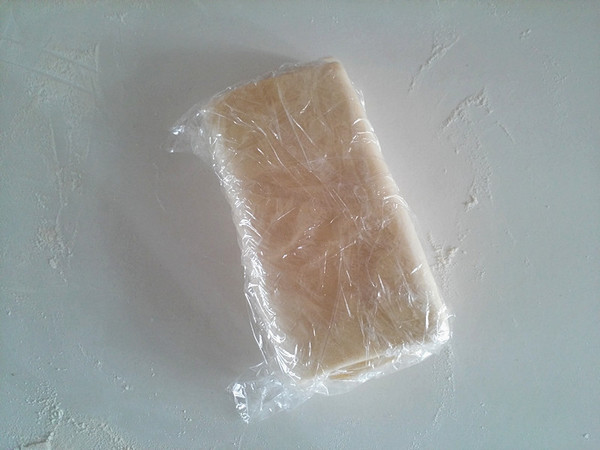 千层酥皮的保鲜膜妙用 让烘焙更添美味与便捷